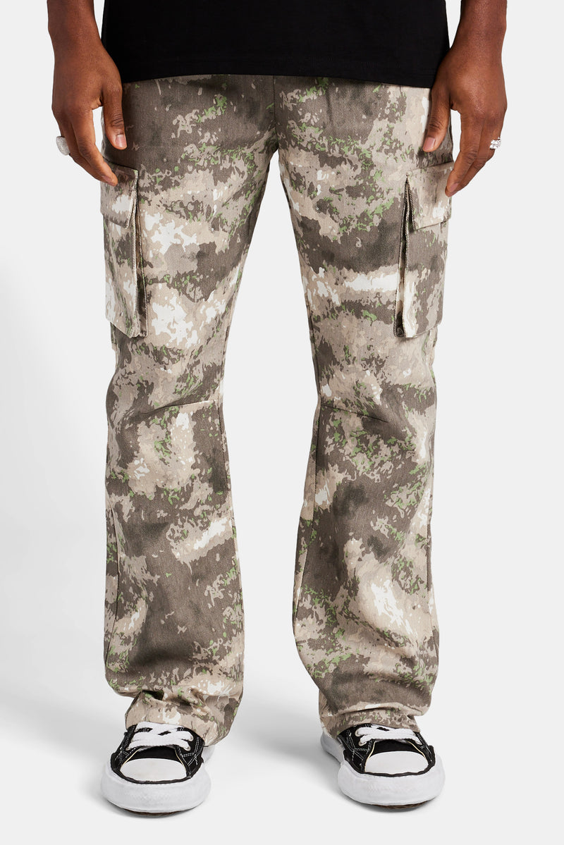 Elevate your street style with the perfect blend of comfort and fashion  with our camouflage cargo pants!🤩🔥 Order yours!💯 Produc... | Instagram